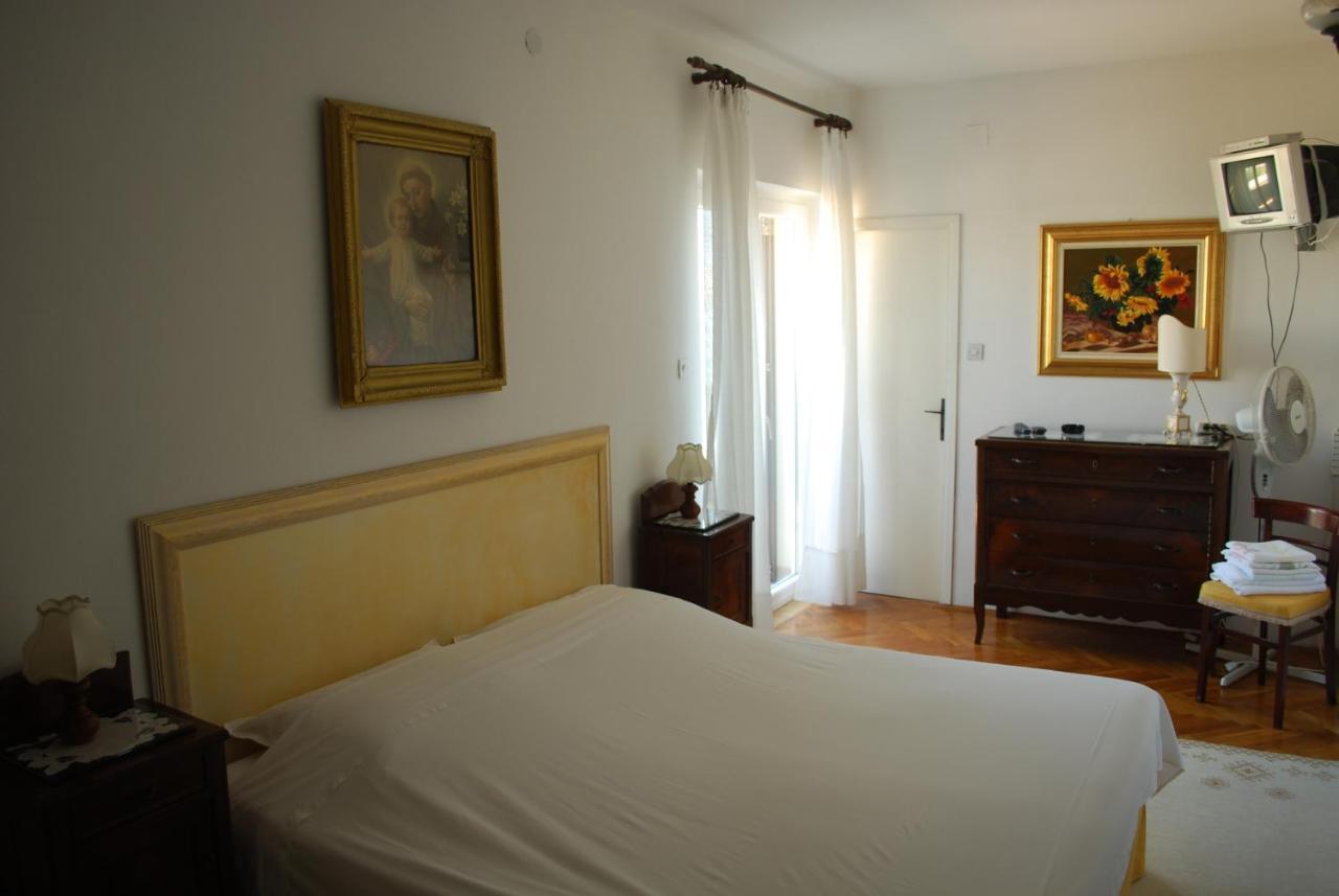 Apartments And Rooms By The Sea Pag - 11487 Pag Town Exterior photo